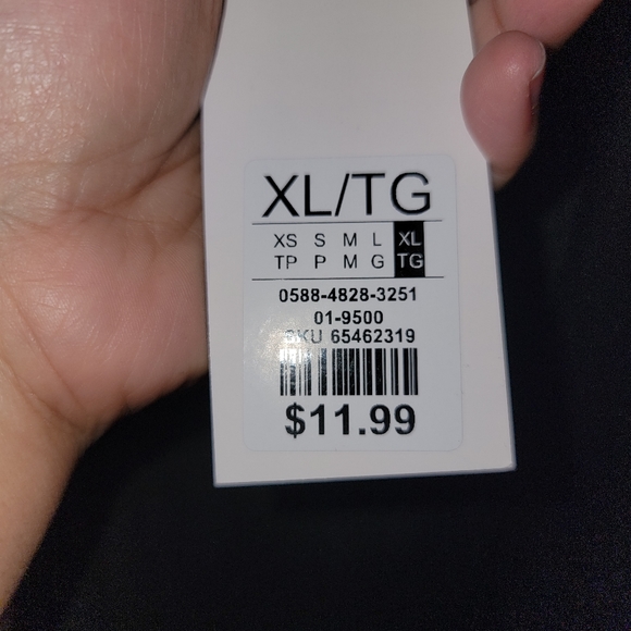 V cropped heart t shirt. - Picture 2 of 3